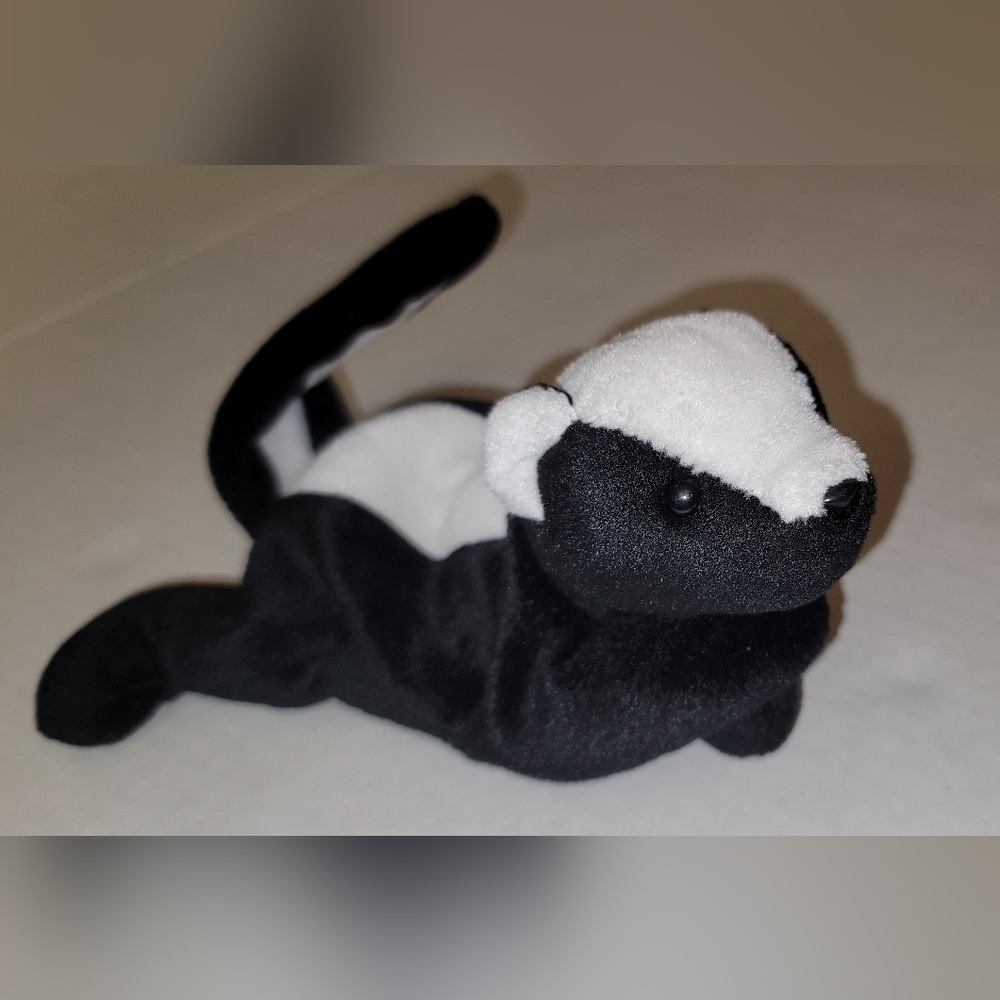 Retired rare TY Stinky stuffie Beanie babies skunk Vintage